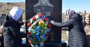 Сегодня, 21 февраля, в преддверии дня годовщины гибели Героя России Нурмагомеда Гаджимагомедова, цветы были возложены на его могилу